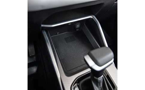 吉利帝豪四代無線充電改裝升級(jí)