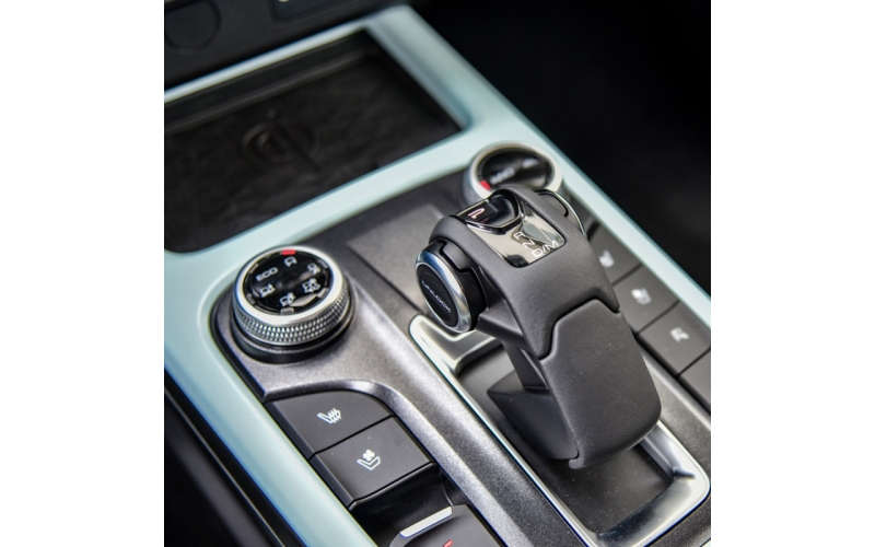 坦克300無線充電安裝教程長城無線快充原裝位無損安裝